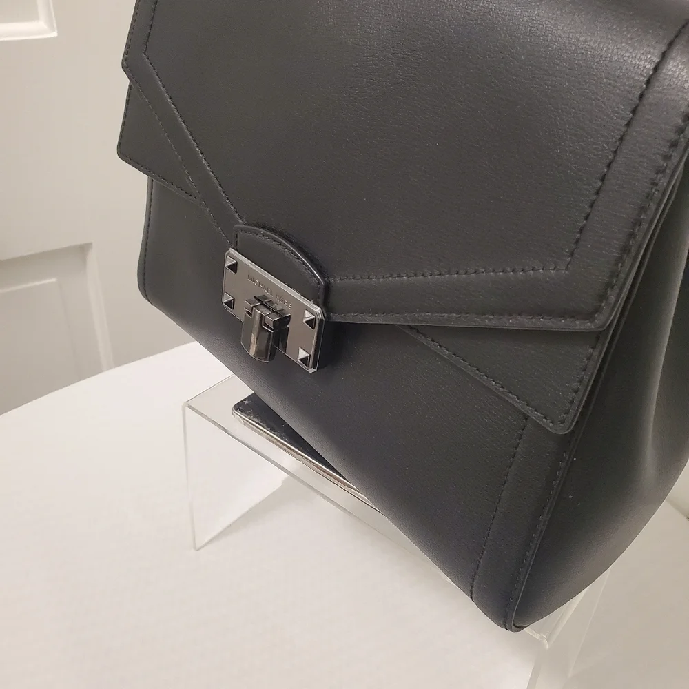 Michael Kors "KINSLEY" Black Leather Satchel, Business, Stylish, Chic - Picture 2 of 12